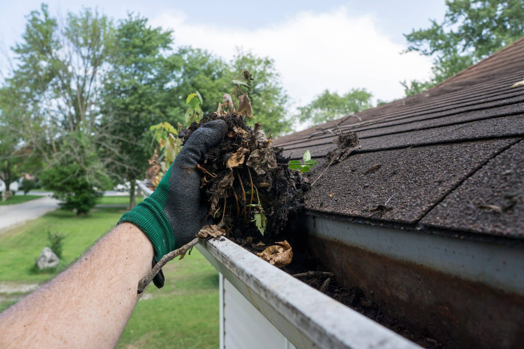 Gutter cleaning and inspection service